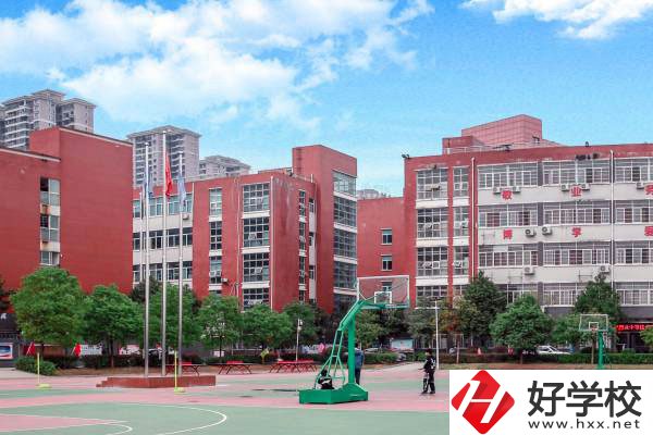 長(zhǎng)沙中部鐵路航空中等職業(yè)學(xué)校有哪些特色專(zhuān)業(yè)？