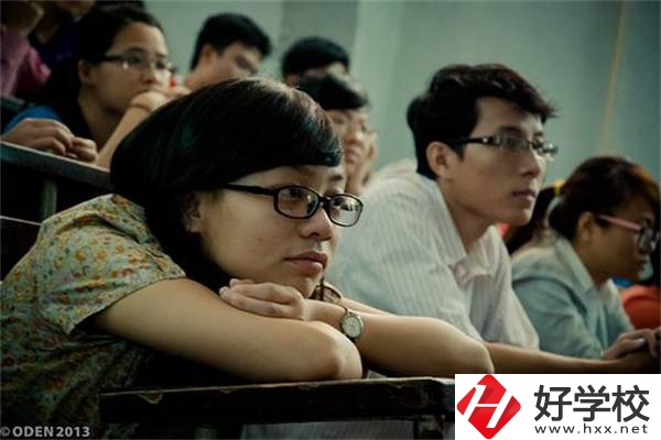 在湖南“晚熟”的孩子該何去何從？該怎么擇校？