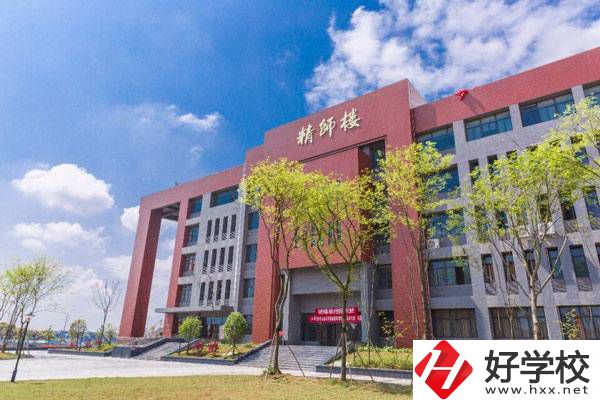 湖南初升高選中專還是五年制大專？有什么學(xué)校能推薦？