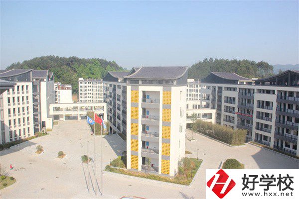 懷化有少數(shù)民族特色的中職有哪些？辦學(xué)條件怎么樣？