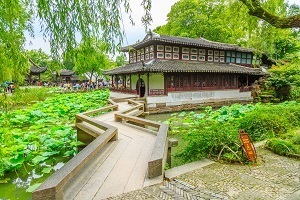 統(tǒng)招專升本考試在報考時，應(yīng)該先選擇專業(yè)還是先選擇學校？